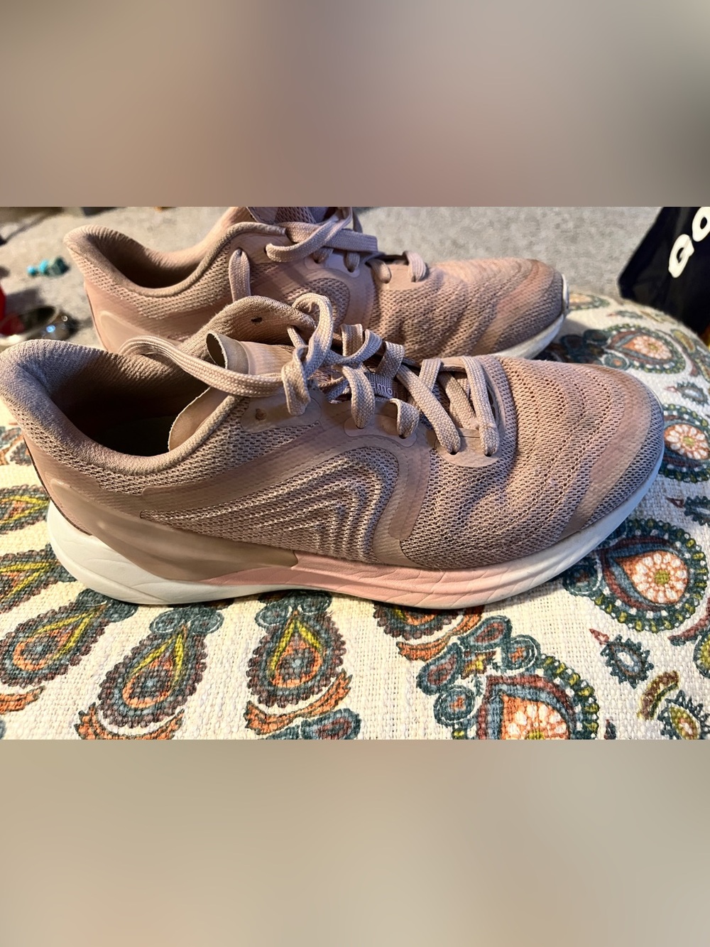 LuLulemon Blissfeel 2  Mink Berry Color Women’s size 9